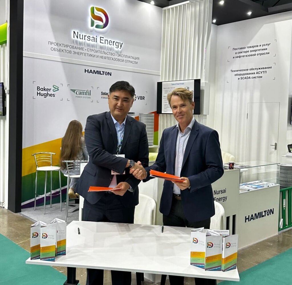 Jeroen van Veldhuizen – CEO of VBR, and Bulat Nurushev - GM of NURSAI ENERGY, signing the multi-year agreement